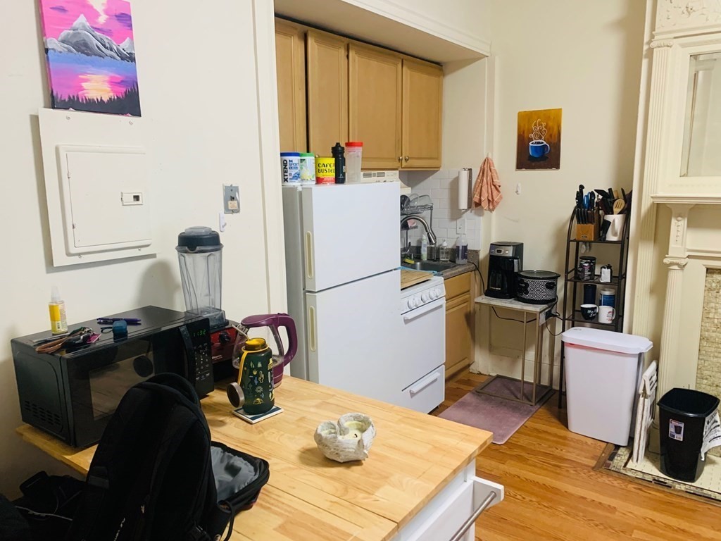 27 Bay State Rd, Fenway