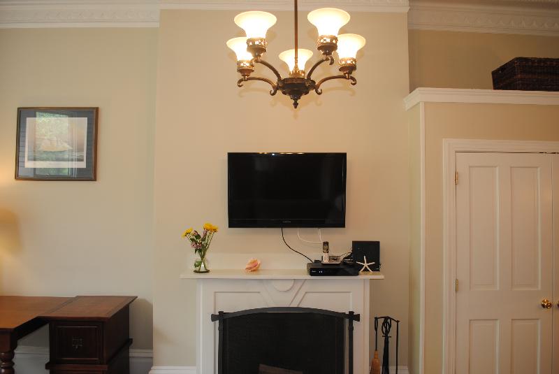 Studio bed, 1 bath apartment for rent at 123 Marlborough St Unit 3, Back Bay — photo 4 of 8