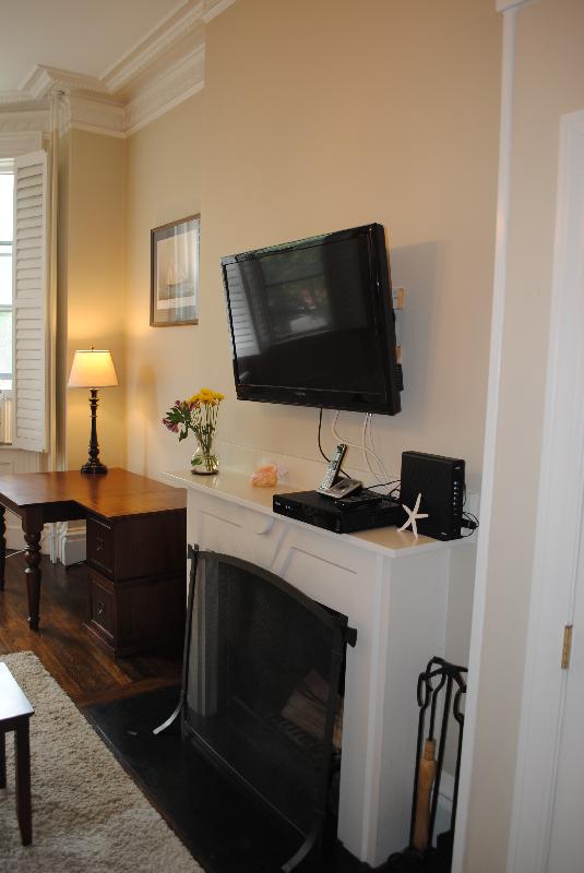 Studio bed, 1 bath apartment for rent at 123 Marlborough St Unit 3, Back Bay — photo 5 of 8