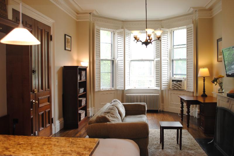 Studio bed, 1 bath apartment for rent at 123 Marlborough St Unit 3, Back Bay — photo 2 of 8