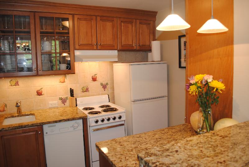 Studio bed, 1 bath apartment for rent at 123 Marlborough St Unit 3, Back Bay — photo 6 of 8