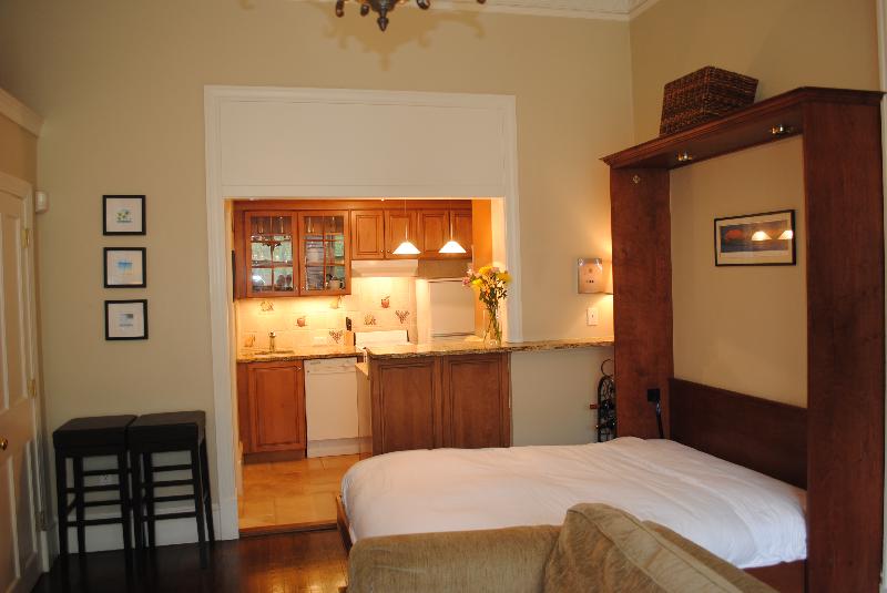 Studio bed, 1 bath apartment for rent at 123 Marlborough St Unit 3, Back Bay — photo 3 of 8