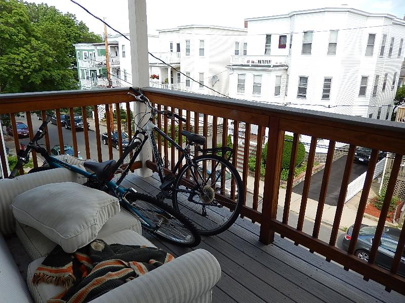 28 Belknap St, West Somerville