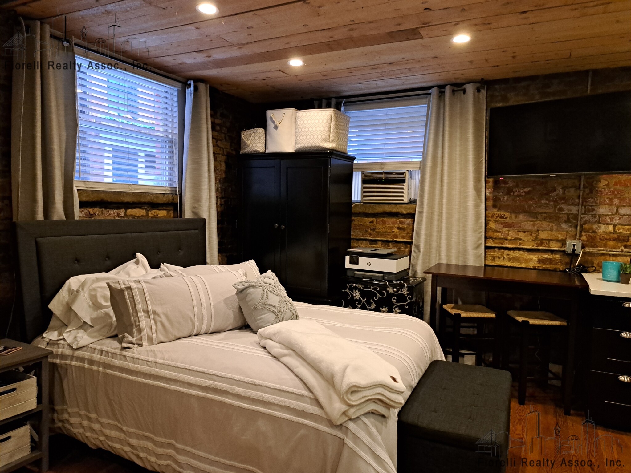 7 Unity St, North End