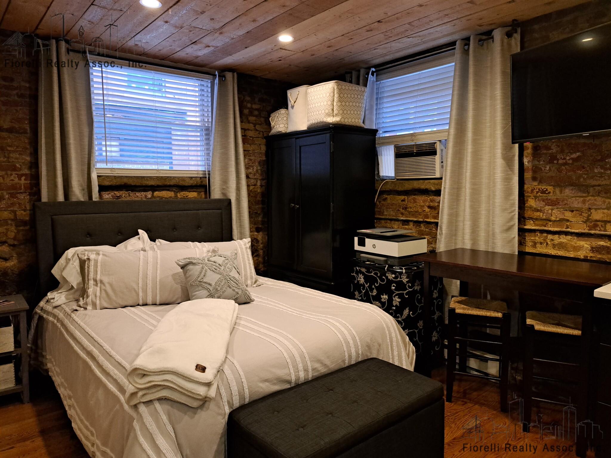 7 Unity St, North End