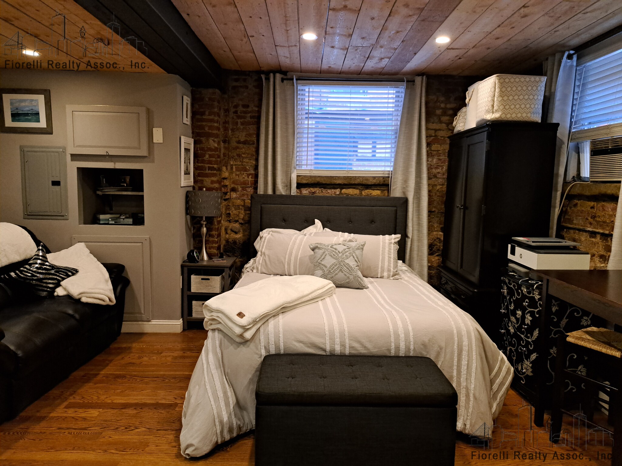 7 Unity St, North End