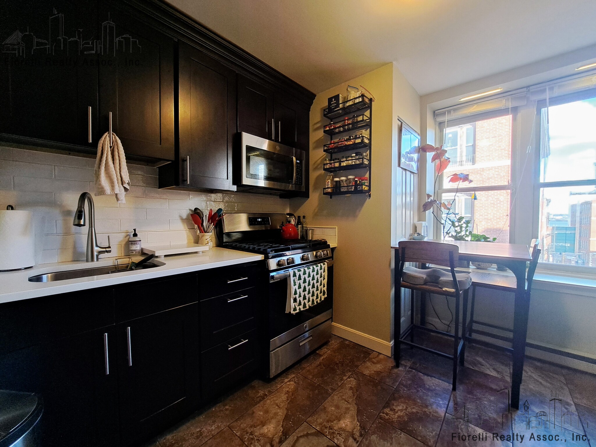 38 Charter St, North End