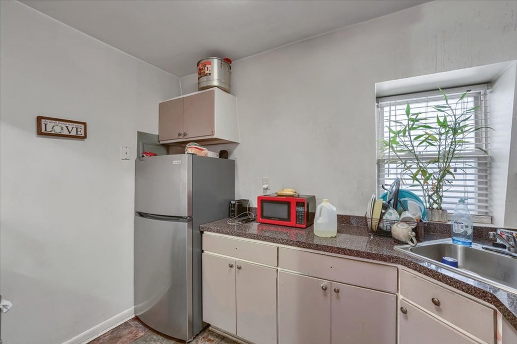 Photo 3 of Woodward Ave. Unit 2