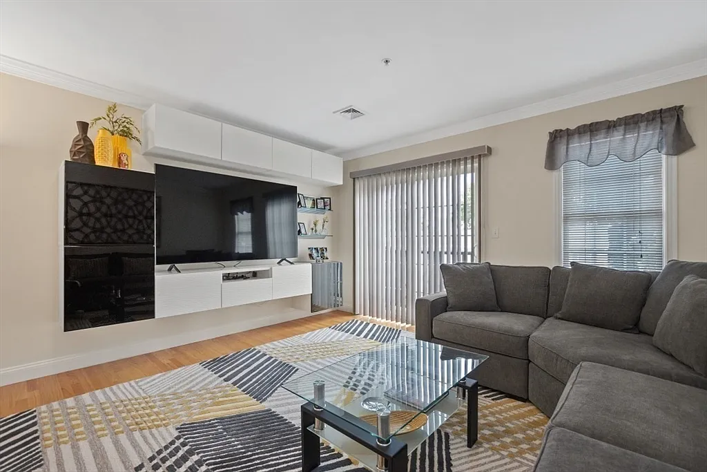 Photos of apartment on Common St.,Waltham MA 02451
