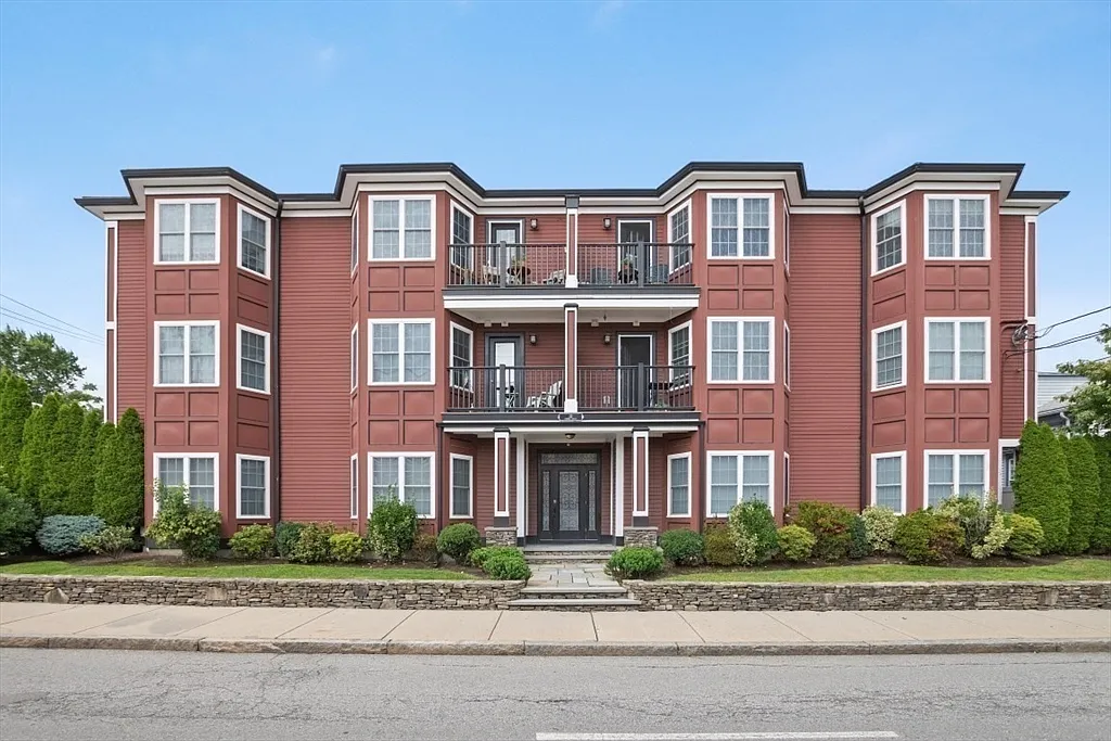 Photos of apartment on Common St.,Waltham MA 02451