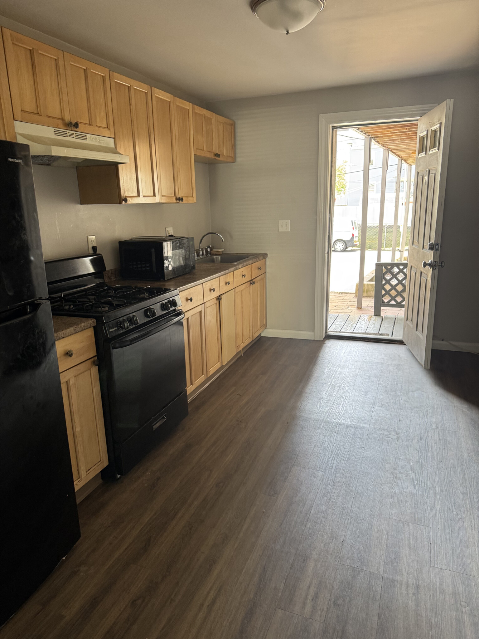 Photos of apartment on Pearl St.,Somerville MA 02145