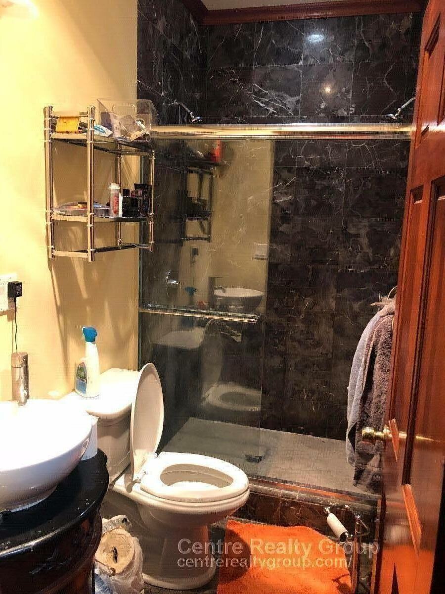 9 Strathmore Rd, Washington Square