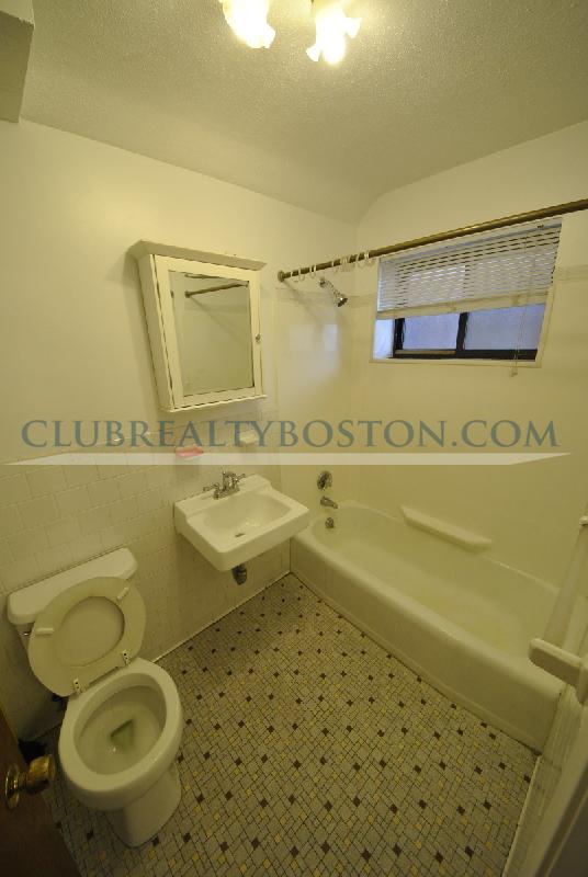 260 Grove St, West Roxbury