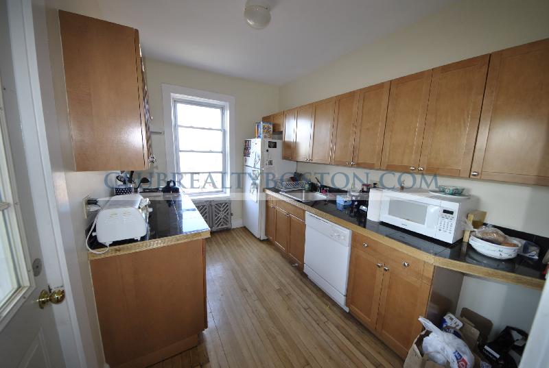 3 bed, 1 bath apartment for rent at 10 Farrington Ave Unit 6, Allston — photo 1 of 43