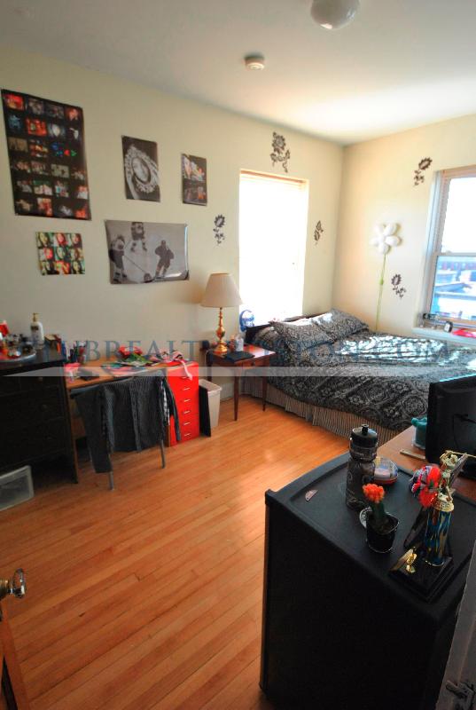 3 bed, 1 bath apartment for rent at 10 Farrington Ave Unit 6, Allston — photo 6 of 43