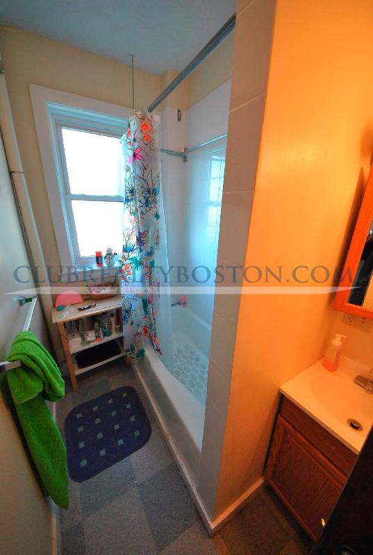 3 bed, 1 bath apartment for rent at 10 Farrington Ave Unit 6, Allston — photo 10 of 43