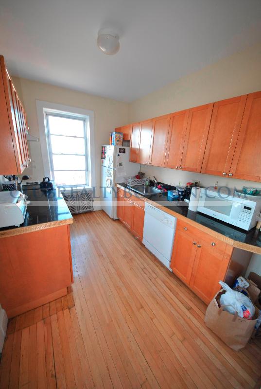 3 bed, 1 bath apartment for rent at 10 Farrington Ave Unit 6, Allston — photo 2 of 43