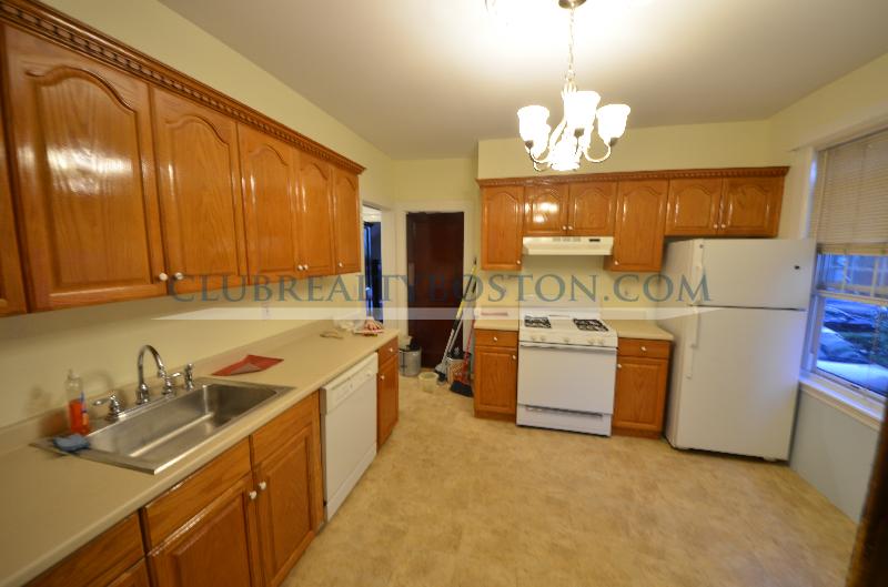 3 bed, 1 bath apartment for rent at 37 Fairbanks St Unit 2, Brighton — photo 2 of 12