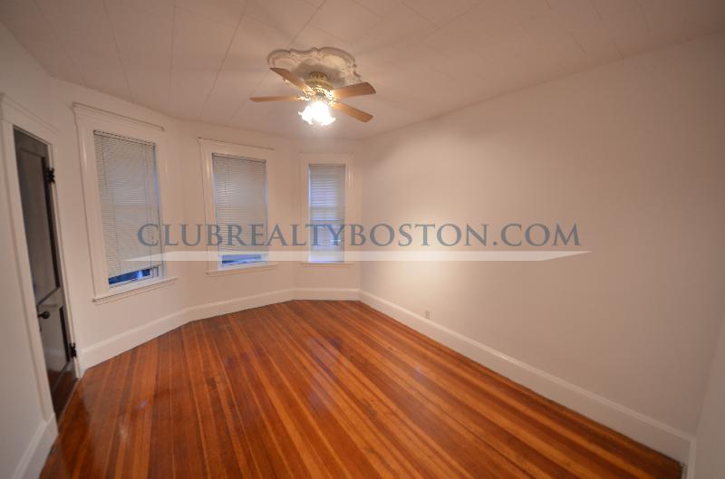 3 bed, 1 bath apartment for rent at 37 Fairbanks St Unit 2, Brighton — photo 3 of 12