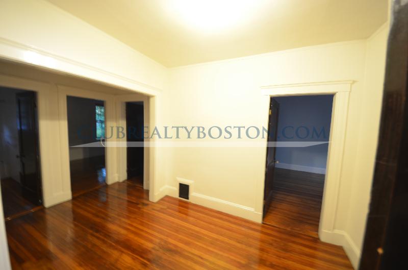 3 bed, 1 bath apartment for rent at 37 Fairbanks St Unit 2, Brighton — photo 4 of 12