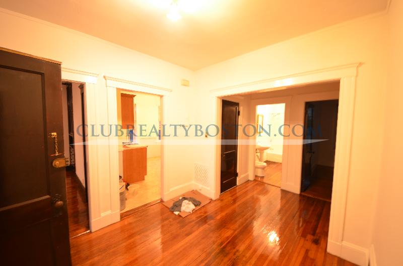 3 bed, 1 bath apartment for rent at 37 Fairbanks St Unit 2, Brighton — photo 6 of 12