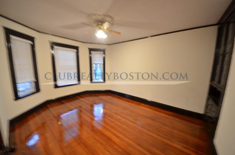 3 bed, 1 bath apartment for rent at 37 Fairbanks St Unit 2, Brighton — photo 10 of 12