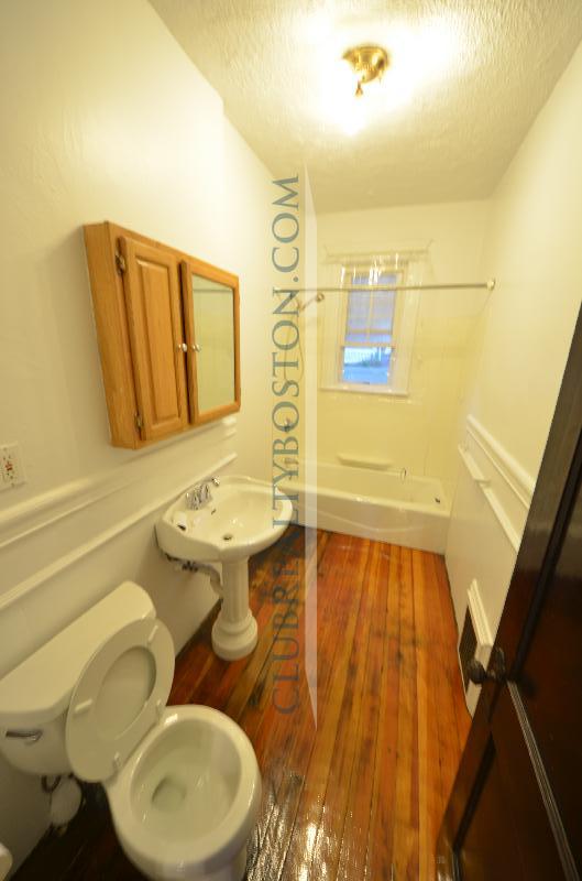 3 bed, 1 bath apartment for rent at 37 Fairbanks St Unit 2, Brighton — photo 7 of 12