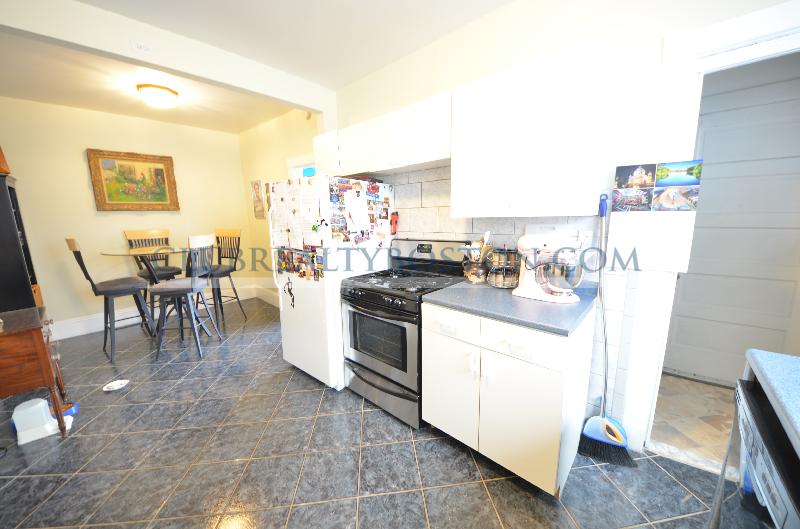 3 bed, 1 bath apartment for rent at 881 Washington St Unit 2, Washington Square — photo 18 of 30