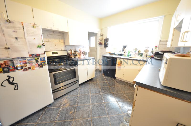 3 bed, 1 bath apartment for rent at 881 Washington St Unit 2, Washington Square — photo 26 of 30