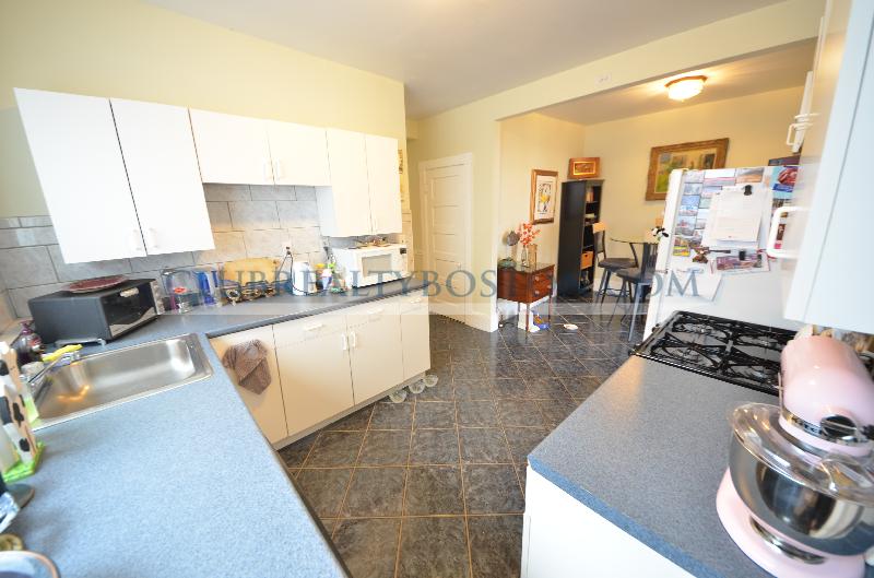 3 bed, 1 bath apartment for rent at 881 Washington St Unit 2, Washington Square — photo 28 of 30