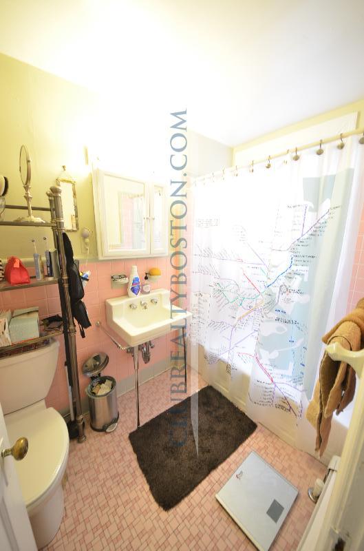 3 bed, 1 bath apartment for rent at 881 Washington St Unit 2, Washington Square — photo 14 of 30