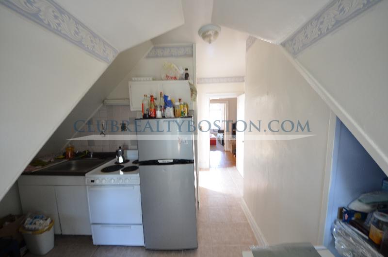 1 bed, 1 bath apartment for rent at 117 Thorndike St Unit Top, Coolidge Corner — photo 3 of 17