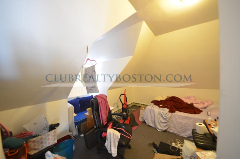 1 bed, 1 bath apartment for rent at 117 Thorndike St Unit Top, Coolidge Corner — photo 6 of 17