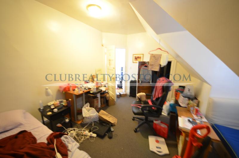 1 bed, 1 bath apartment for rent at 117 Thorndike St Unit Top, Coolidge Corner — photo 7 of 17