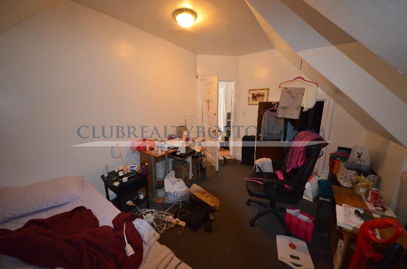 1 bed, 1 bath apartment for rent at 117 Thorndike St Unit Top, Coolidge Corner — photo 8 of 17