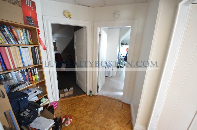 1 bed, 1 bath apartment for rent at 117 Thorndike St Unit Top, Coolidge Corner — photo 10 of 17