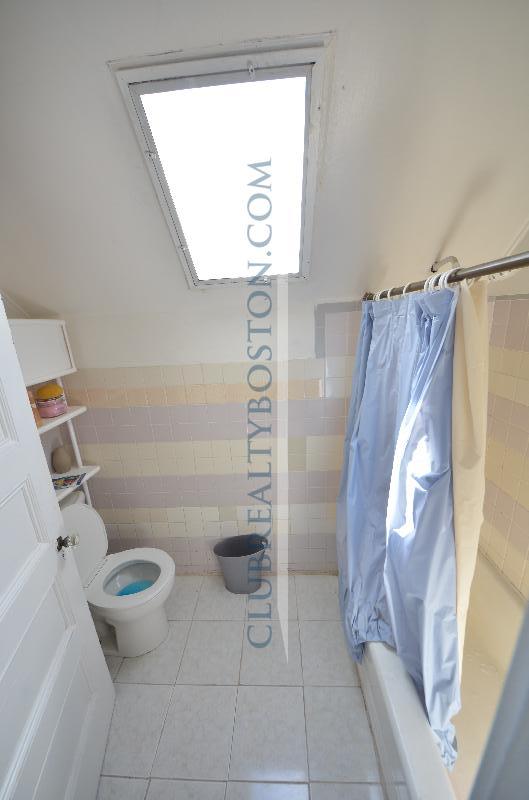 1 bed, 1 bath apartment for rent at 117 Thorndike St Unit Top, Coolidge Corner — photo 2 of 17