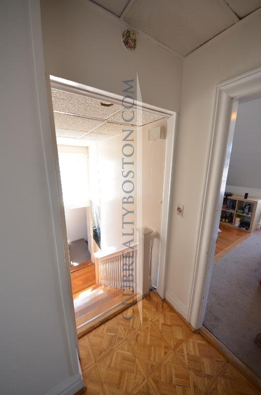 1 bed, 1 bath apartment for rent at 117 Thorndike St Unit Top, Coolidge Corner — photo 4 of 17