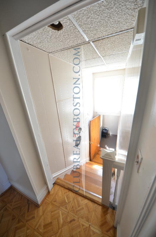1 bed, 1 bath apartment for rent at 117 Thorndike St Unit Top, Coolidge Corner — photo 9 of 17