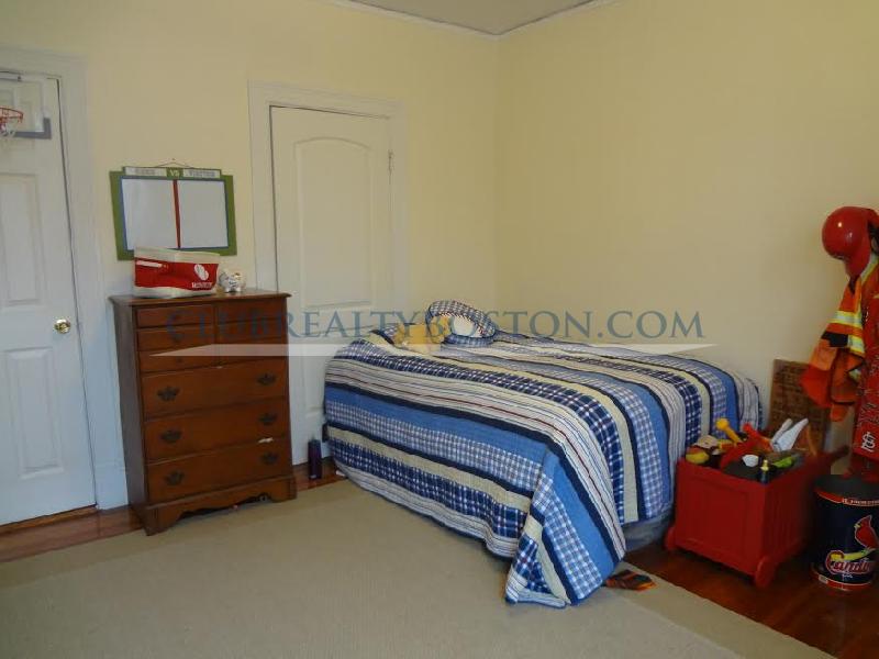 811 Washington St, Washington Square