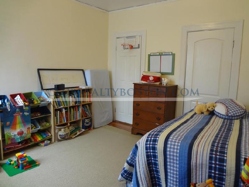 811 Washington St, Washington Square