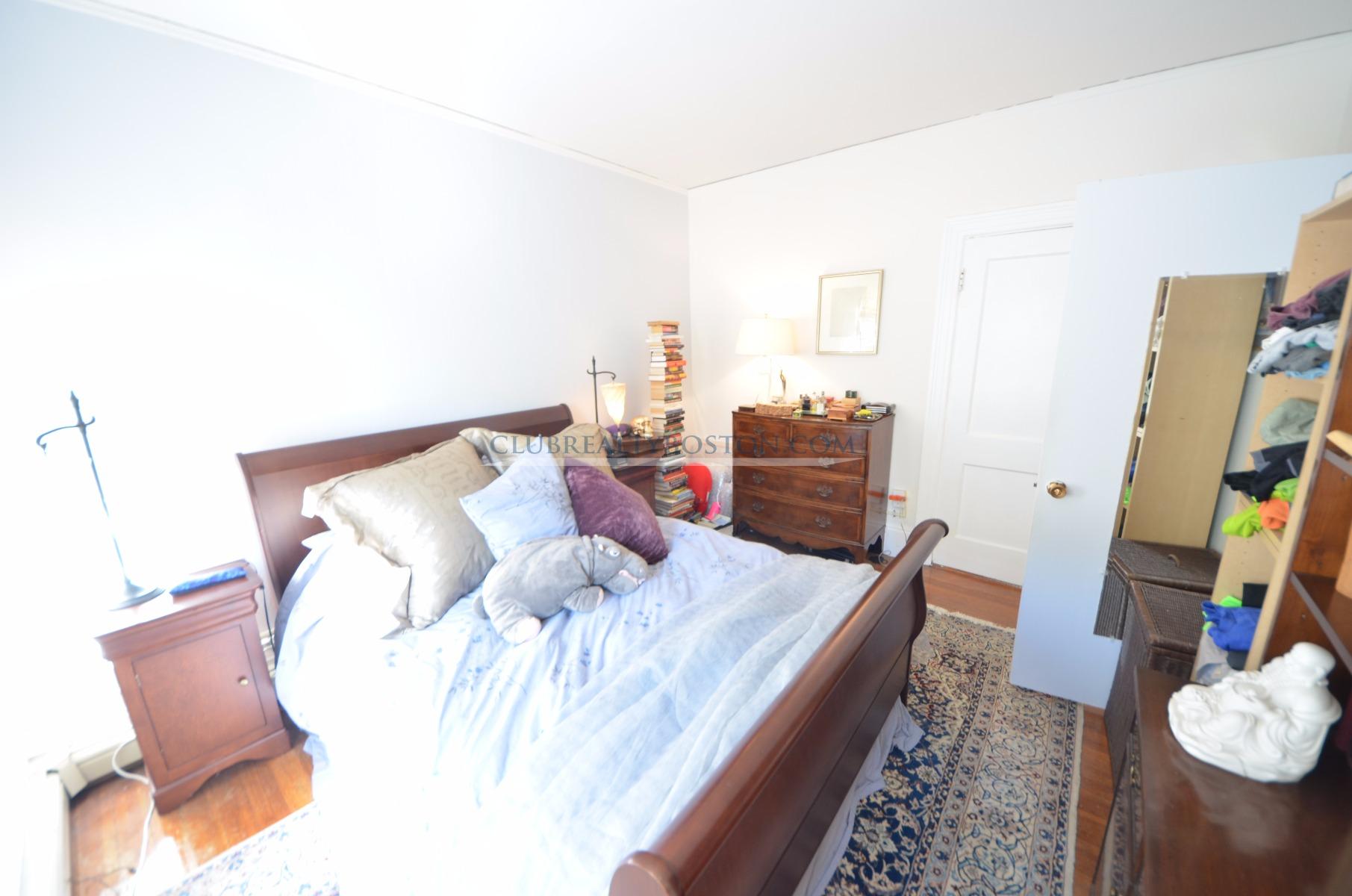 809 Washington St, Coolidge Corner