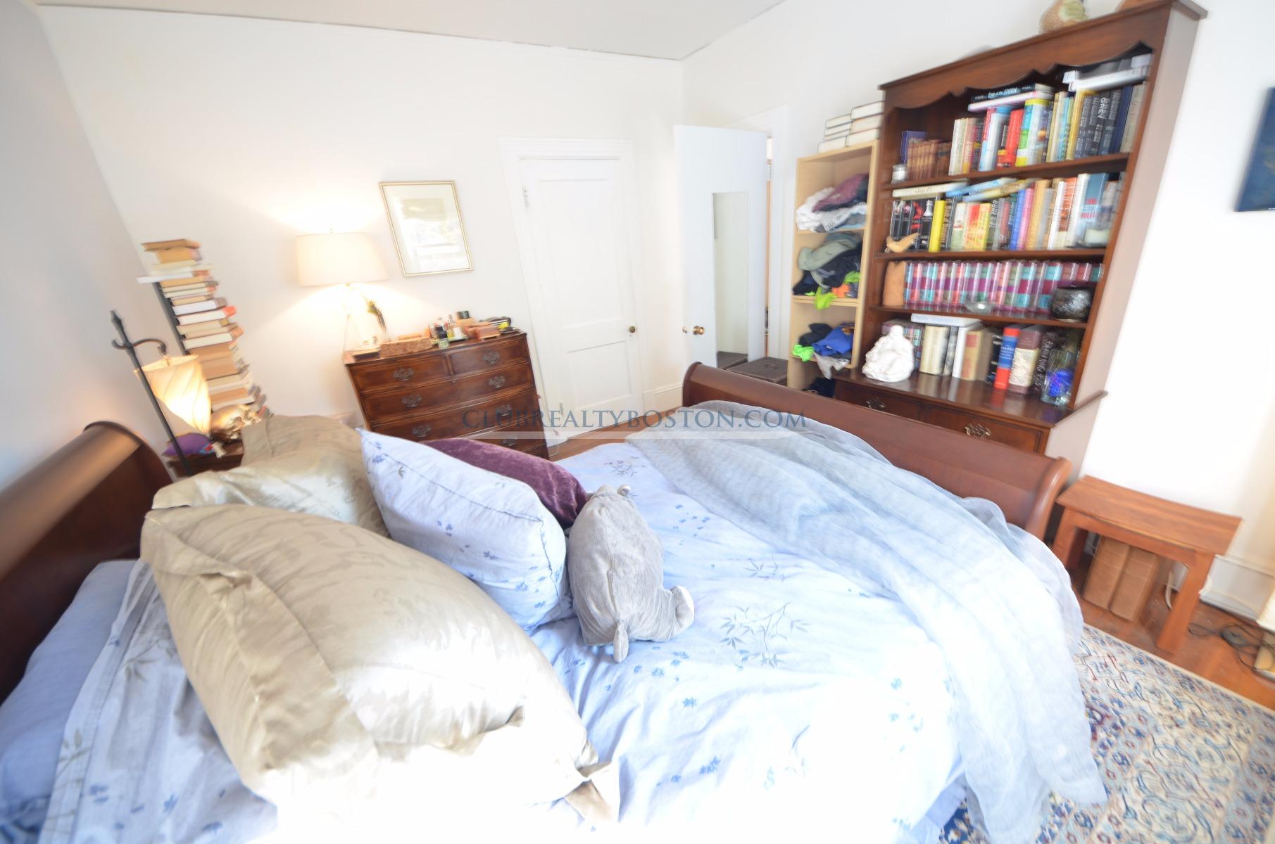 809 Washington St, Coolidge Corner