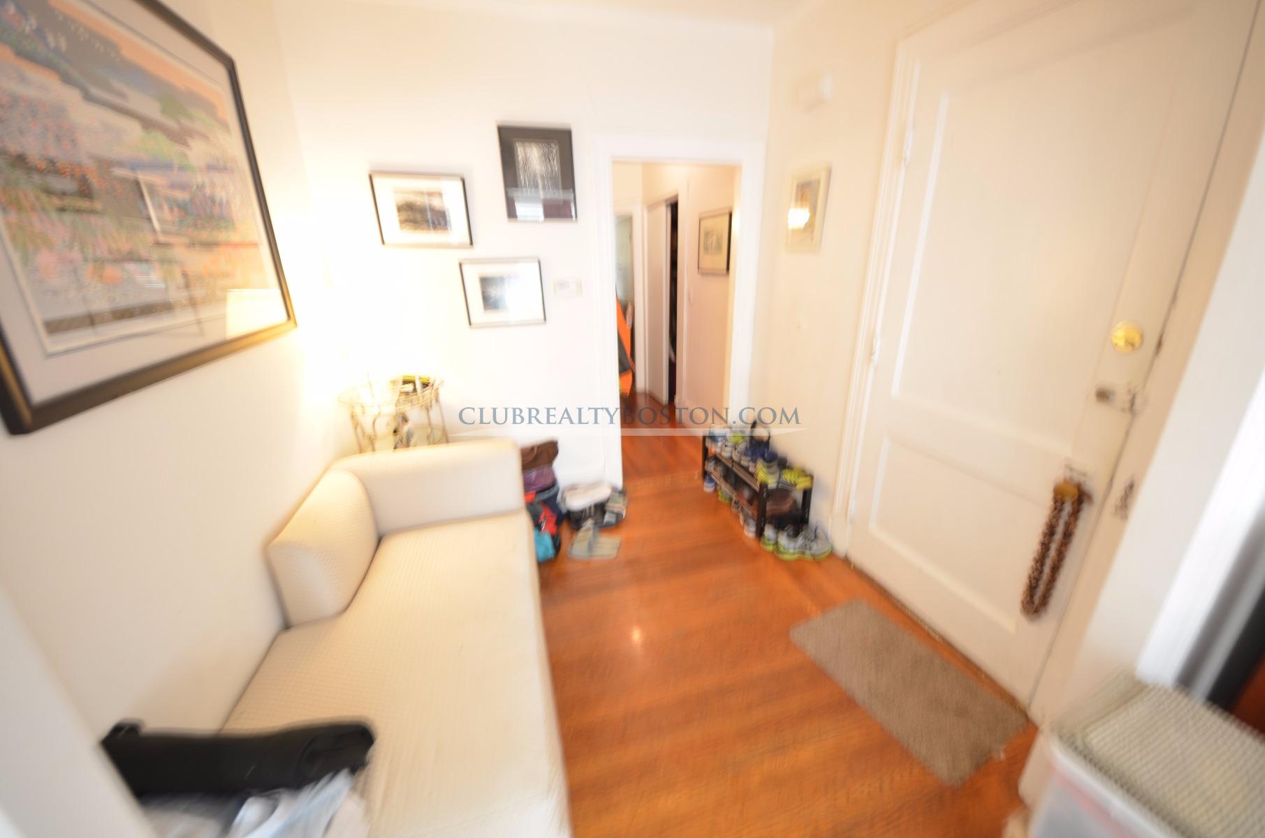 809 Washington St, Coolidge Corner