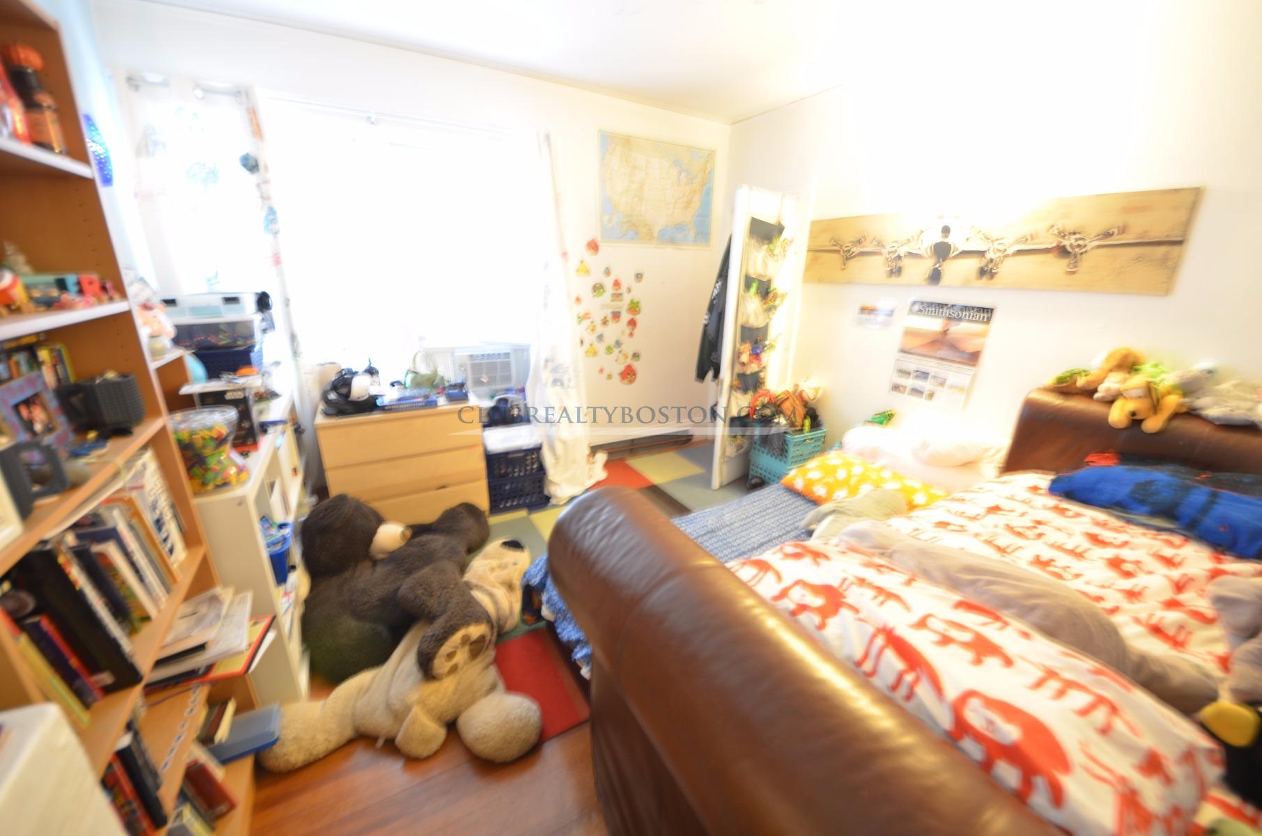 809 Washington St, Coolidge Corner