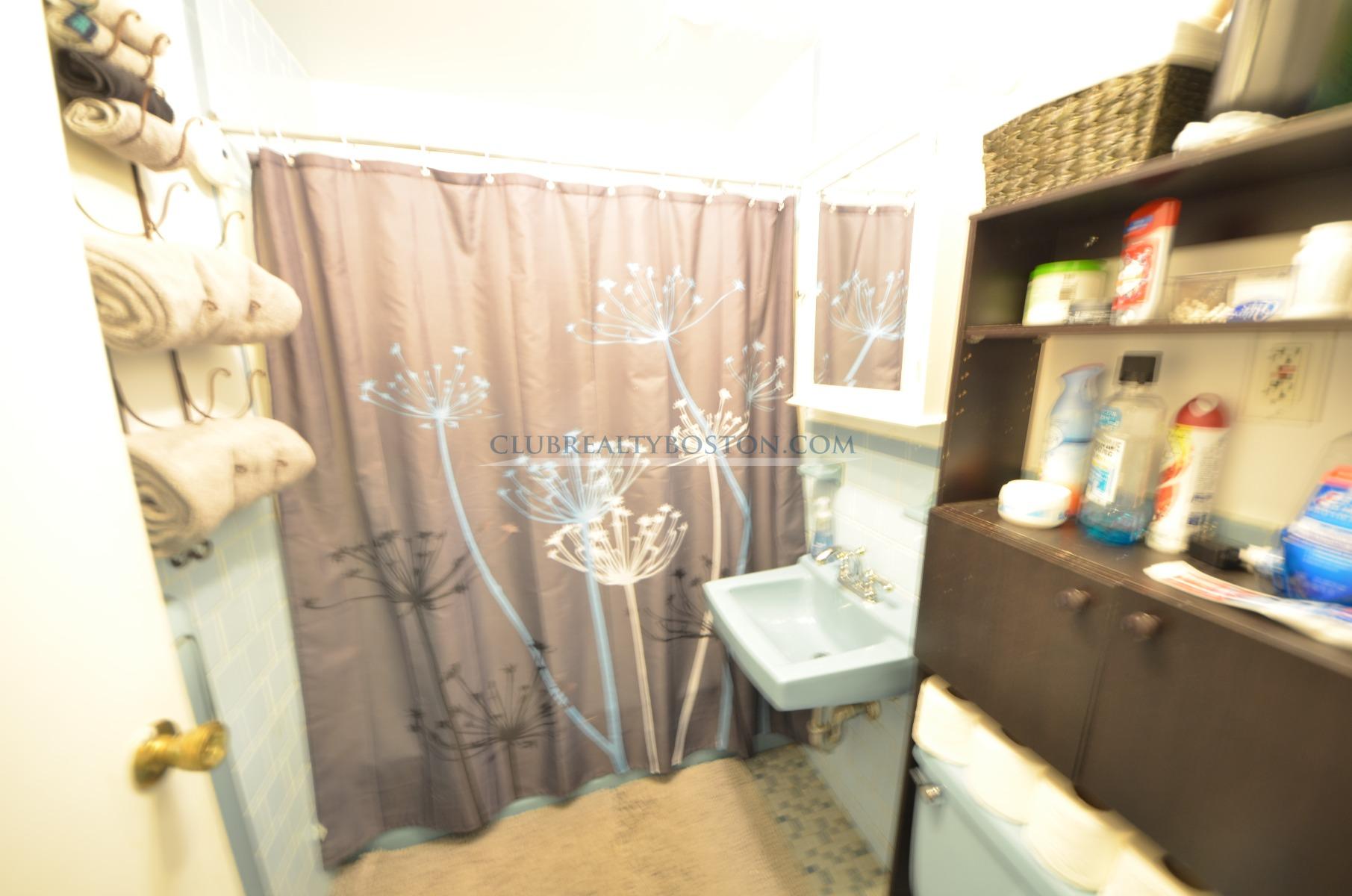 530 Washington St, Brighton