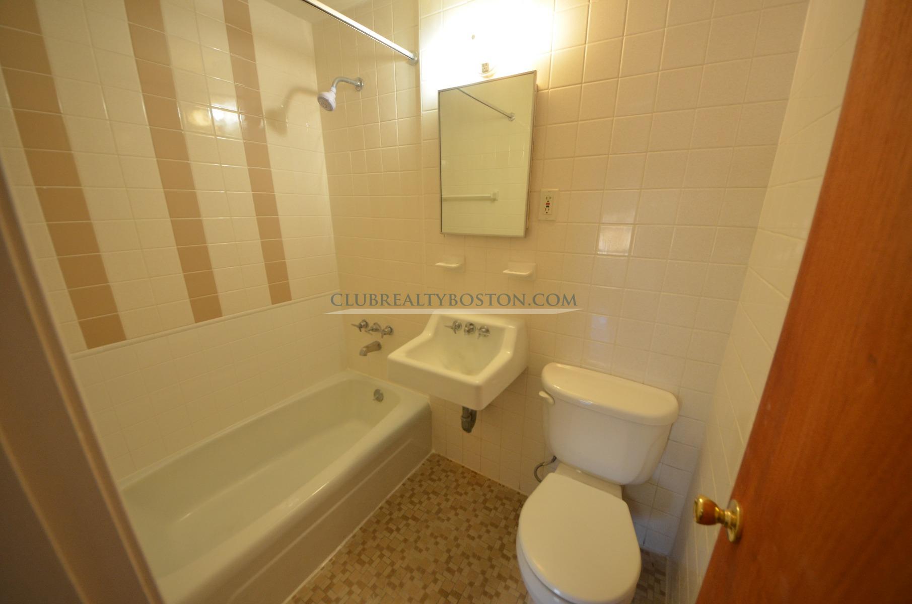 172 North Beacon St, Brighton