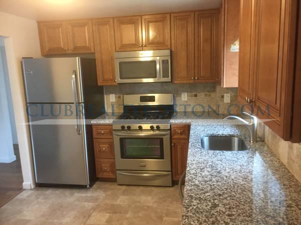 27 Oxford Circle, Strawberry Hill