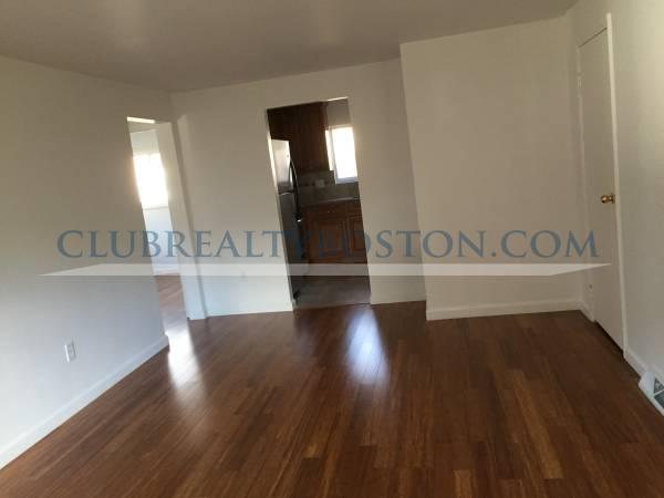 27 Oxford Circle, Strawberry Hill