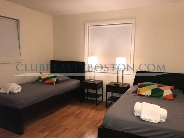 27 Oxford Circle, Strawberry Hill